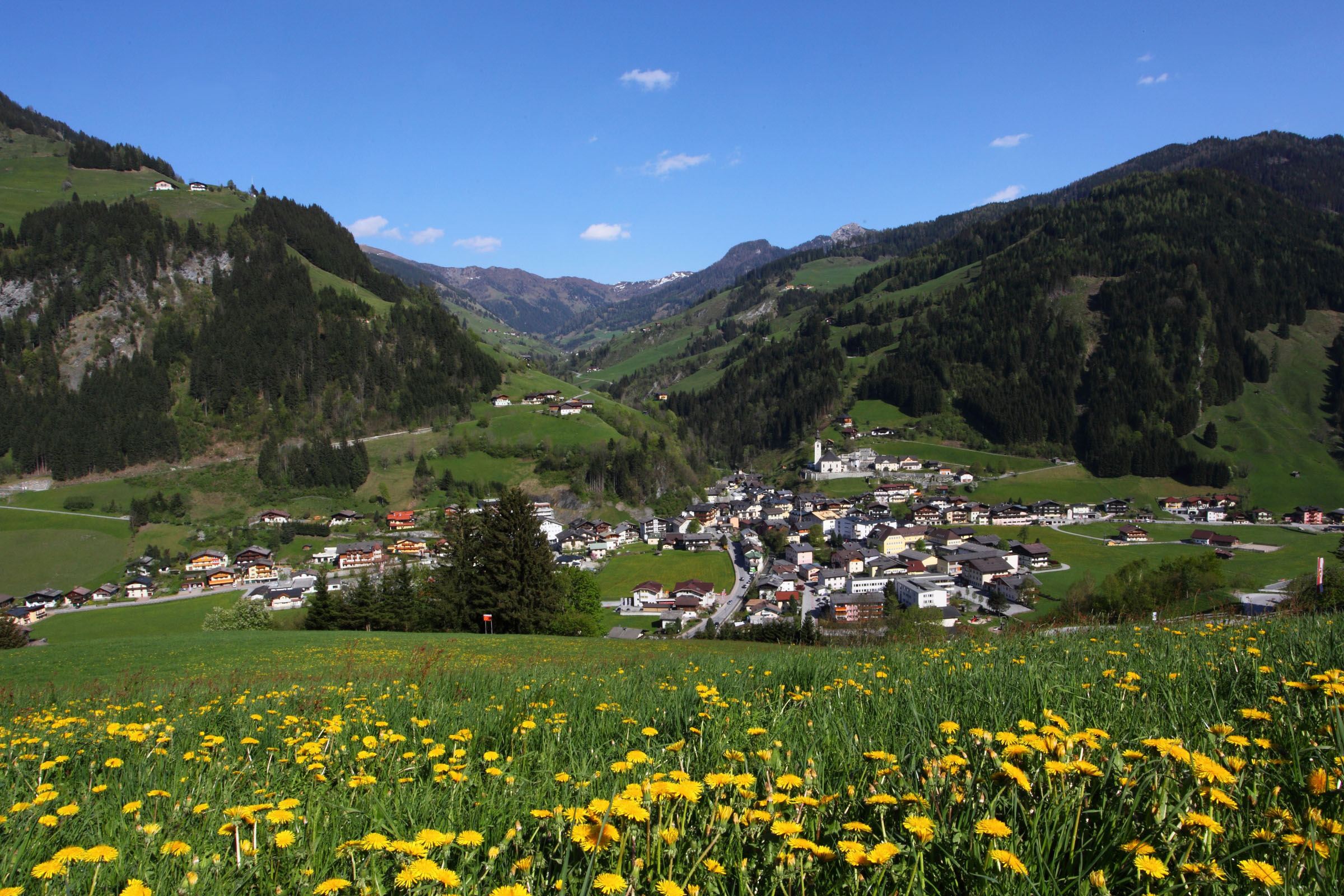 ferienhaus-grabenhaeusl-grossarl-fruehling-ortsansicht