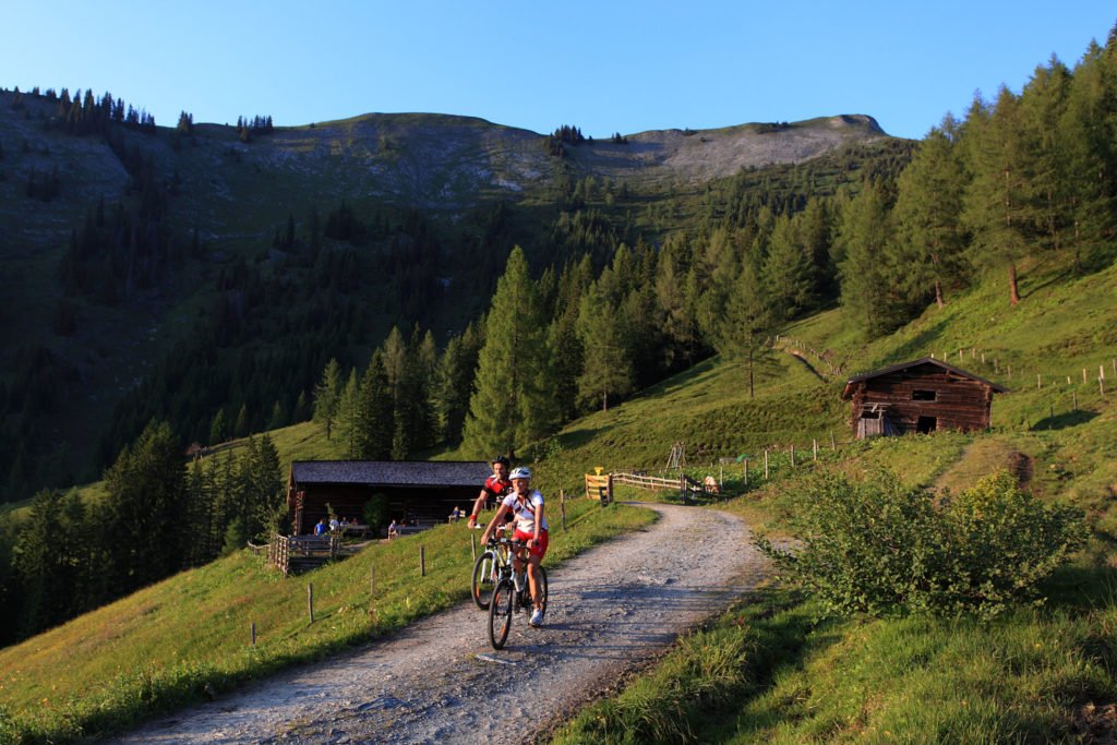 ferienhaus-grabenhaeusl-radfahren-grossarltal-sommer